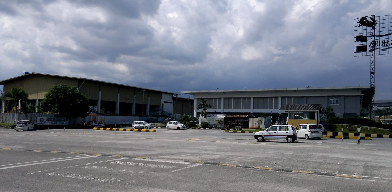 Litar latihan memandu dengan kereta pelajar